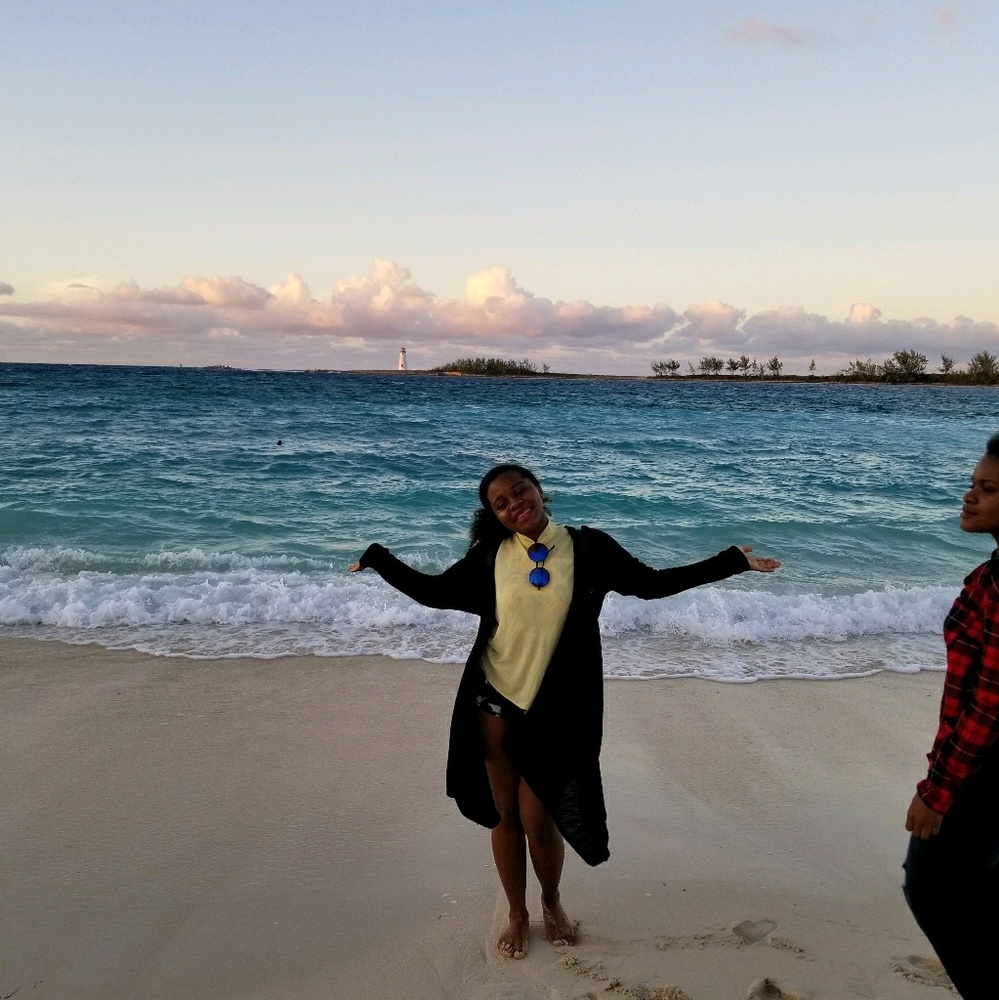 Meet your Posher, Tia